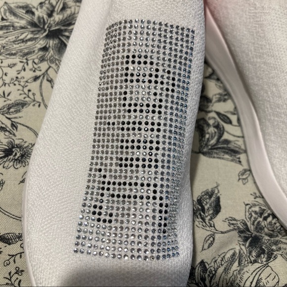 JUICY COUTURE Sz 9.5 White and Silver Rhinestone Pull On Knit Top  Chunky Shoes - Picture 2 of 9